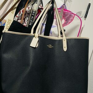authentic coach tote bag : original pice $120 color is dark blue